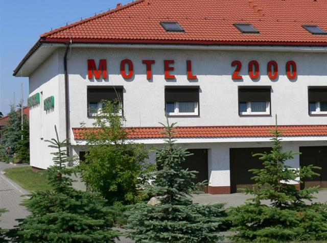 Motel 2000 Steszew Luaran gambar