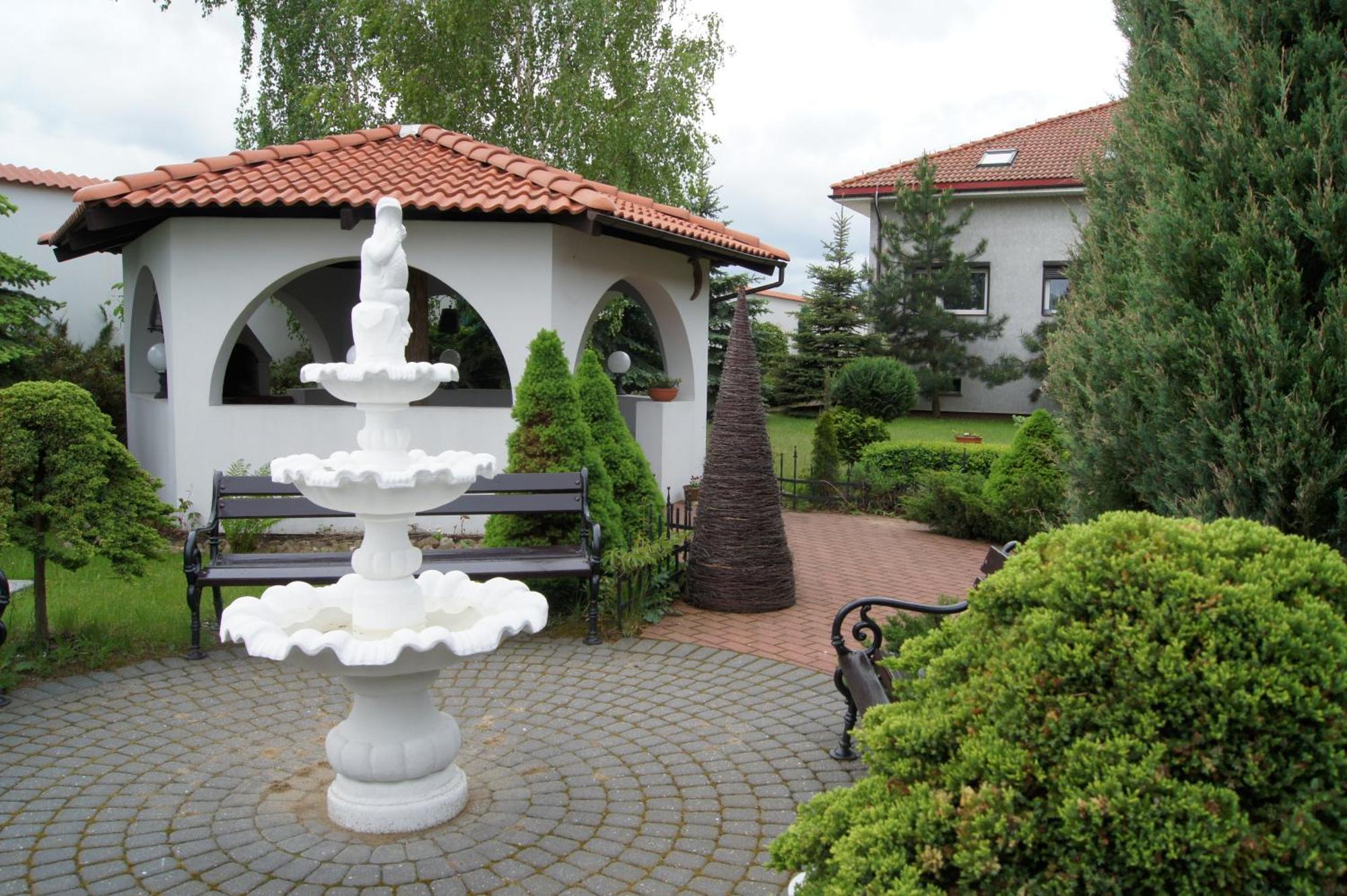 Motel 2000 Steszew Luaran gambar
