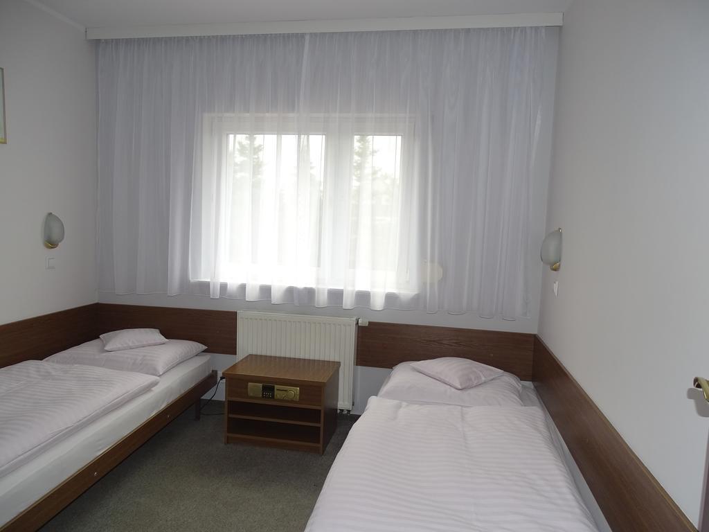 Motel 2000 Steszew Luaran gambar