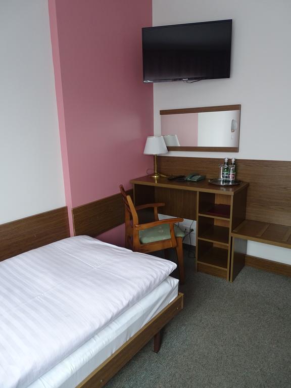 Motel 2000 Steszew Luaran gambar