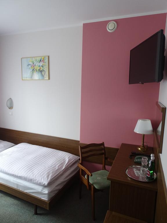 Motel 2000 Steszew Luaran gambar