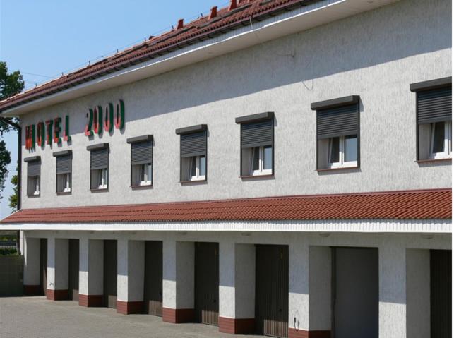 Motel 2000 Steszew Luaran gambar