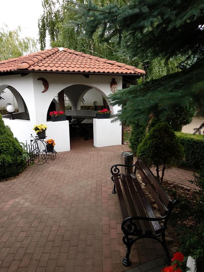 Motel 2000 Steszew Luaran gambar