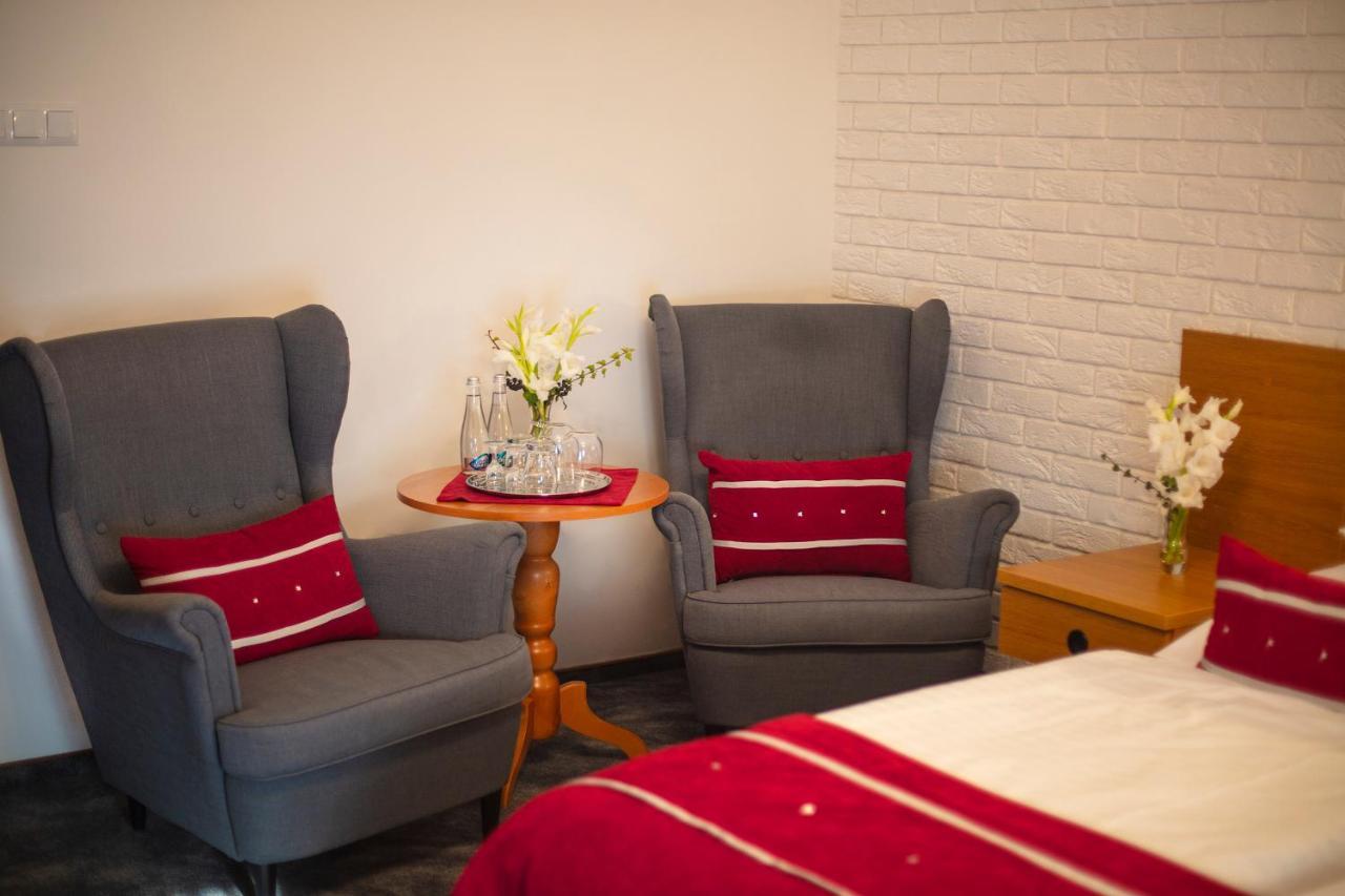 Motel 2000 Steszew Luaran gambar