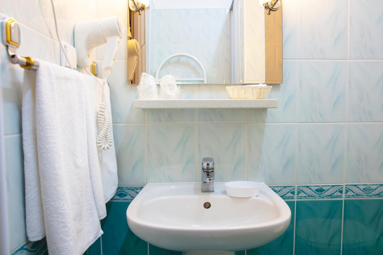 Motel 2000 Steszew Luaran gambar