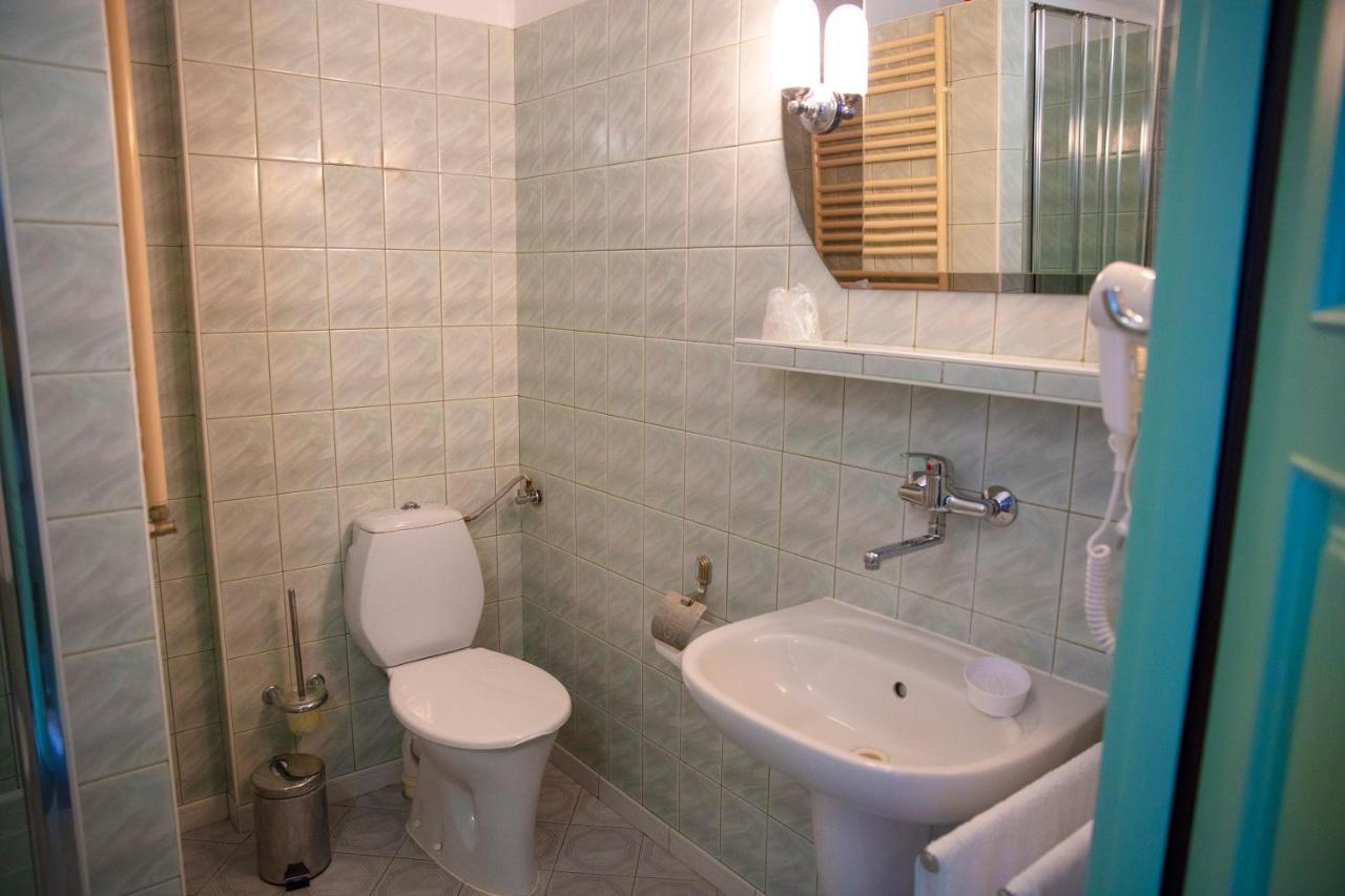 Motel 2000 Steszew Luaran gambar